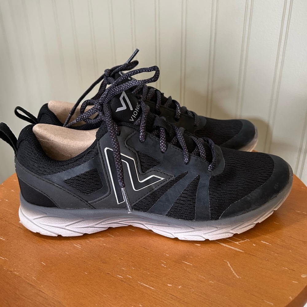 Vionic Women’s Brisk Miles 335 Sneakers 8 1/2 Medium